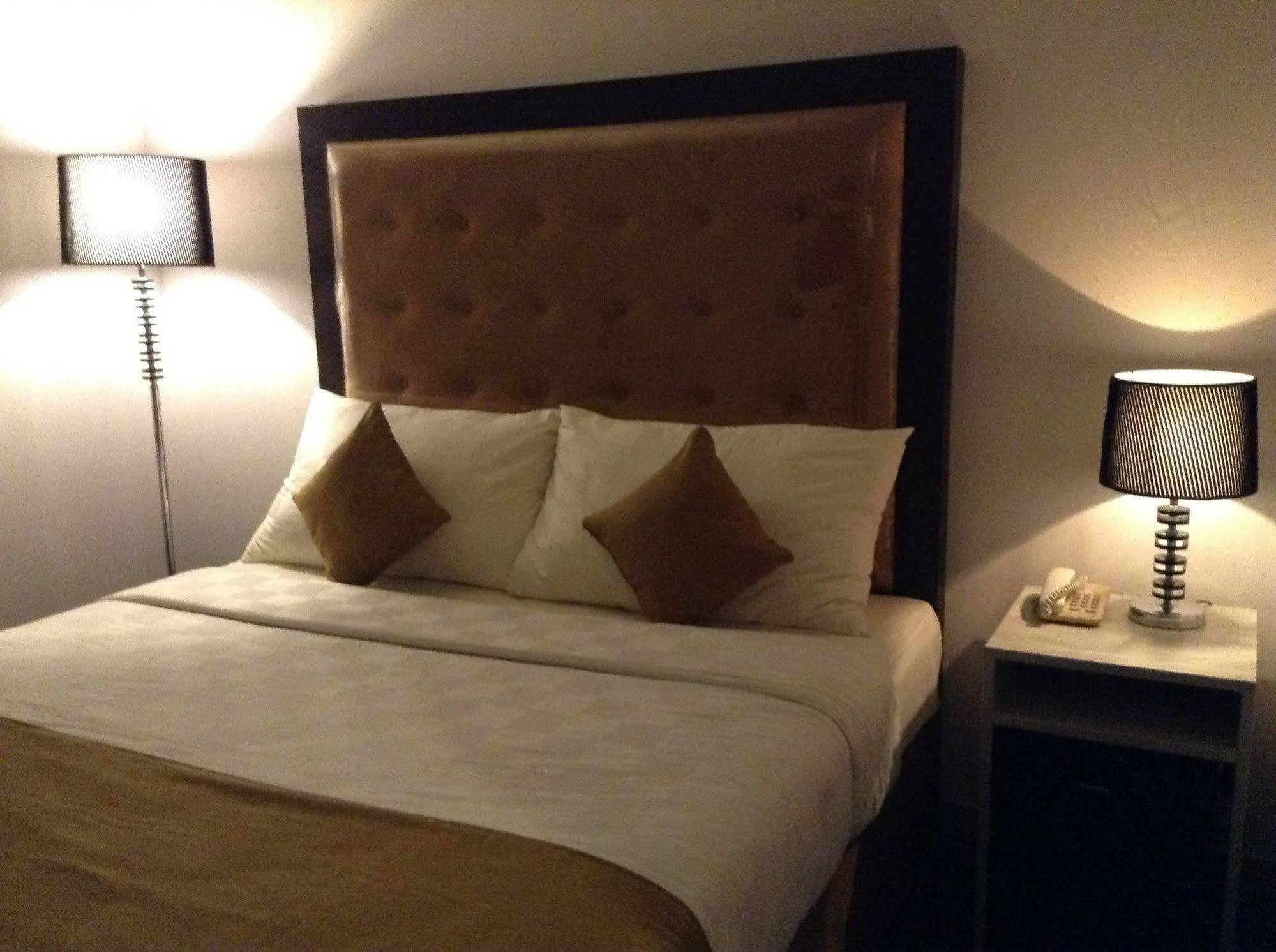 Maven Fatmawati Hotel Jakarta Buitenkant foto