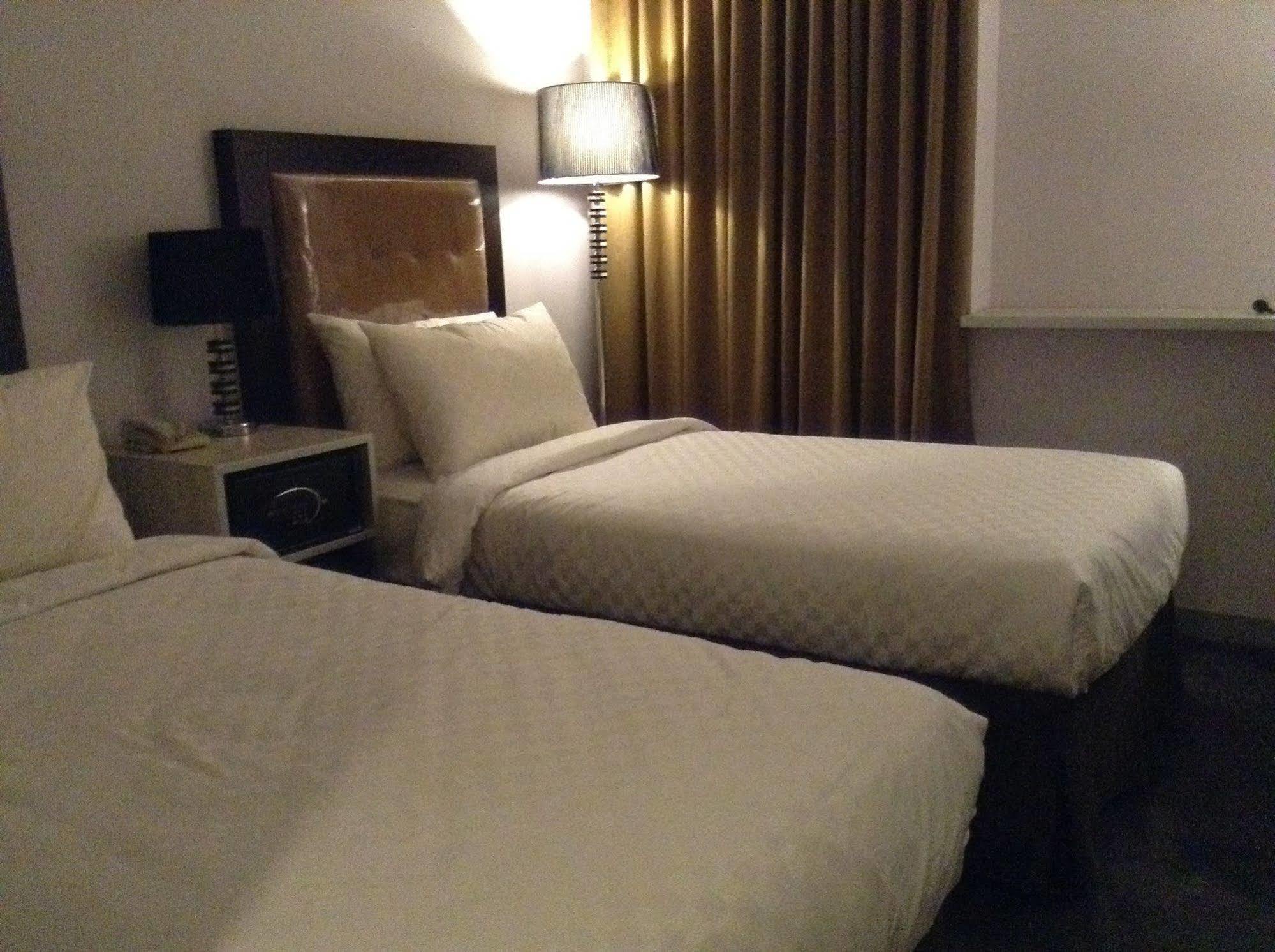 Maven Fatmawati Hotel Jakarta Buitenkant foto